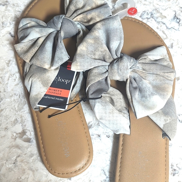 Bow Sandals size small (5/6) - Picture 1 of 3